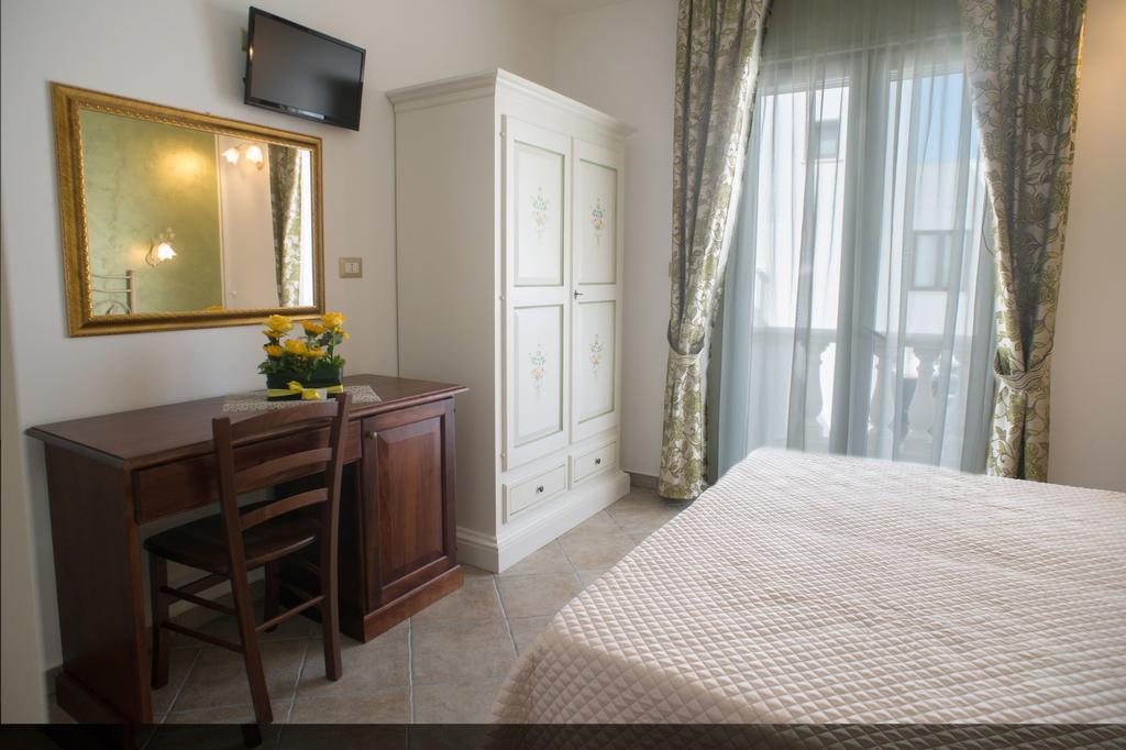 B&B Corte Dell' Immacolata ตาเวียโน ภายนอก รูปภาพ